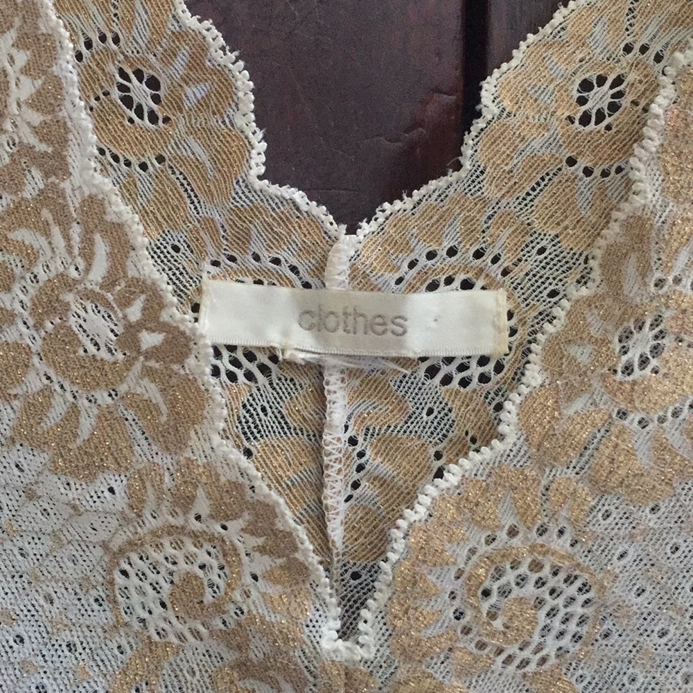 Sleeveless Lace Top - Picture 4 of 5